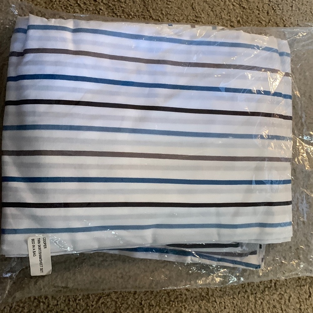 Twin skirt/sheet set/sham
